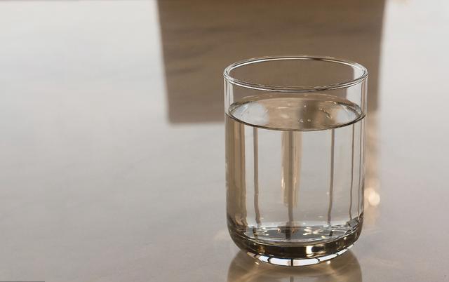 b4c05e1f96f0e1464a0219b1ee547764589.jpg 家用凈水器 家用凈水器優(yōu)缺點